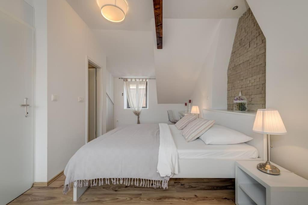 3 Bedrooms Charming Stone House In Old Town * Trogir